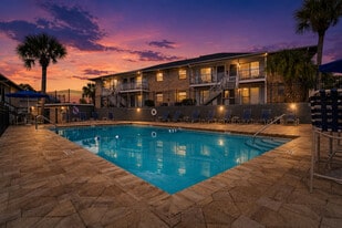 Sterling Hills in Pensacola, FL - Building Photo