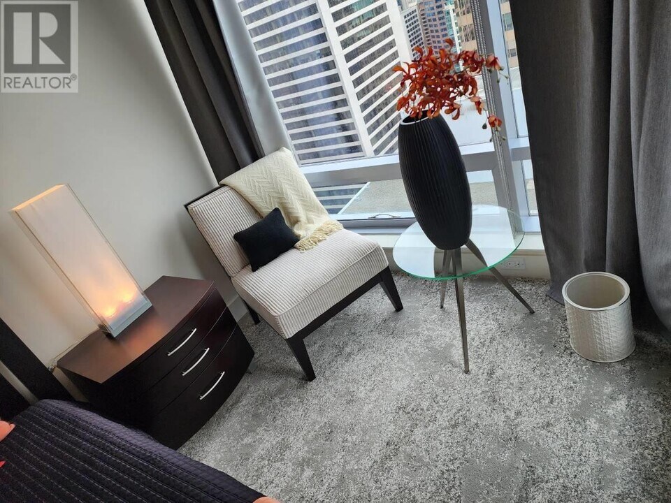 1111-1111 Alberni St in Vancouver, BC - Building Photo