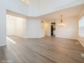 140 Crescent Ln in Schaumburg, IL - Foto de edificio - Building Photo