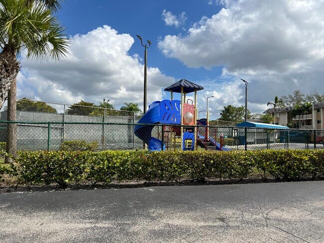 7490 Miami Lakes Dr, Unit UNIT A-208 in Miami Lakes, FL - Building Photo - Building Photo