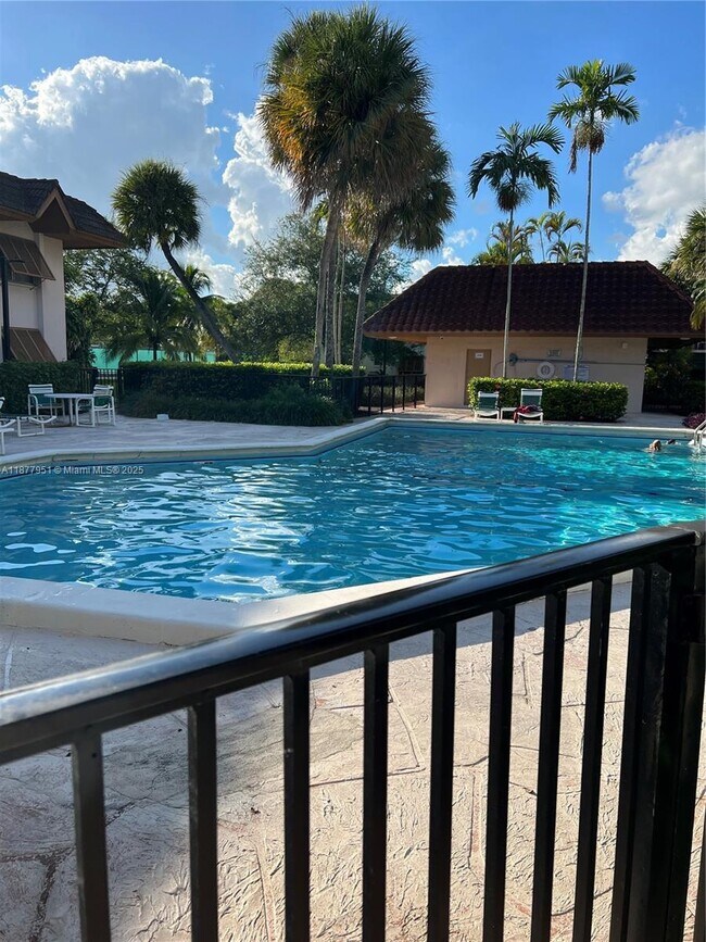 9472 SW 77th Ave in Miami, FL - Building Photo - Building Photo