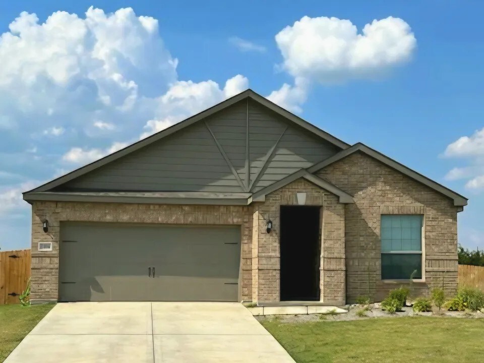2304 Dahlia Way in Princeton, TX - Building Photo