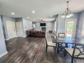 15914 Monroe Ct in Urbandale, IA - Building Photo - Building Photo
