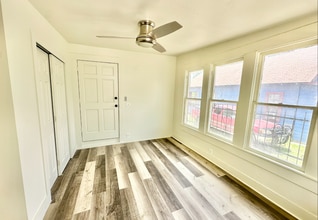 1121 Essex St, Unit 1 in San Antonio, TX - Foto de edificio - Building Photo