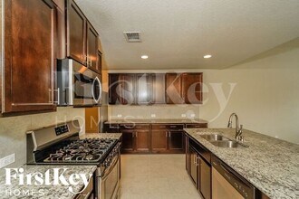8715 Ritter Lodge in San Antonio, TX - Building Photo - Building Photo