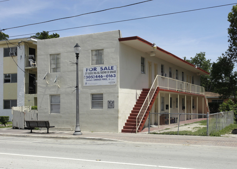 3475 Grand Ave in Miami, FL - Foto de edificio