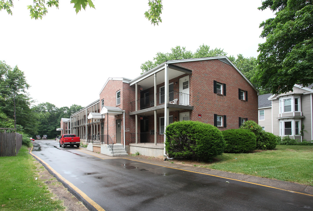 44 Silver Ln in East Hartford, CT - Building Photo