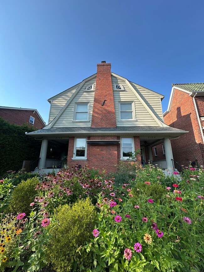 property at 2124 Lakeview Ave