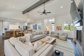 401 W Brookside Dr in Bryan, TX - Building Photo - Building Photo