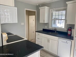 21 E Lincoln Cir in Red Bank, NJ - Building Photo - Building Photo