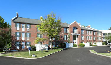 Olentangy Village in Columbus, OH - Foto de edificio - Building Photo