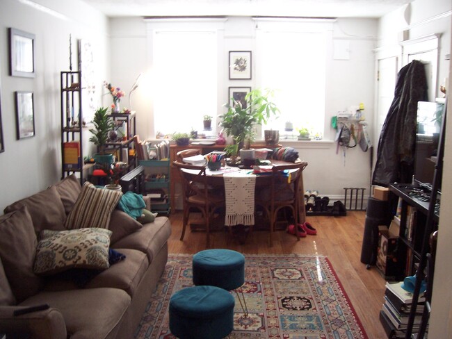 1648 W Barry Ave, Unit G in Chicago, IL - Building Photo - Building Photo