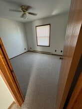 2317 Donna Maria Dr, Unit 103 in Warrenton, MO - Foto de edificio - Building Photo