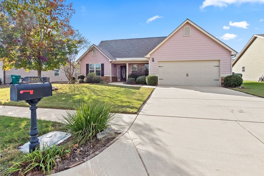 2800 Matsu Ln in Opelika, AL - Building Photo