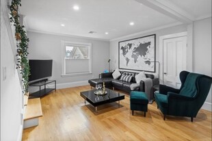 14 Everett St, Unit 2 in Medford, MA - Building Photo