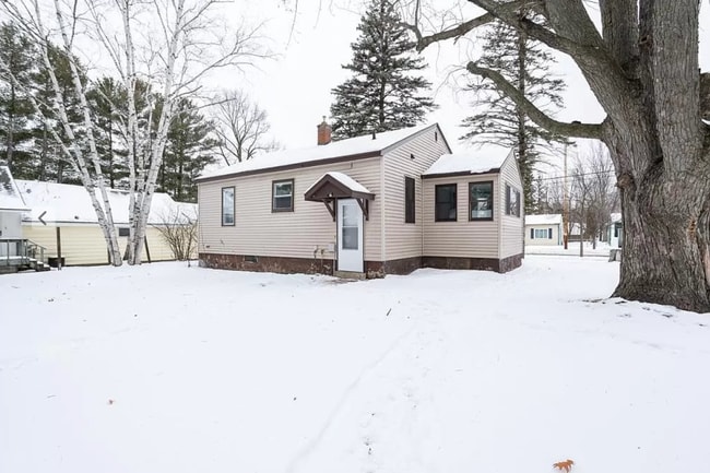 801 Lake View Dr in Wausau, WI - Foto de edificio - Building Photo