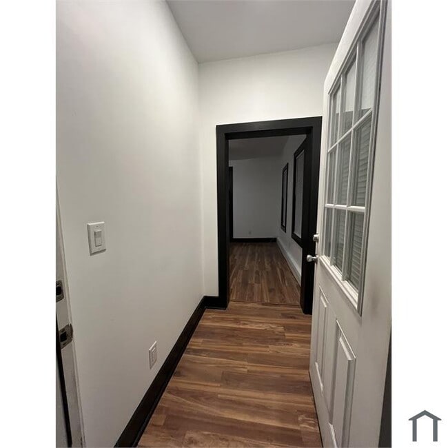 32 Chapel St, Unit #1R in Norwalk, CT - Building Photo - Building Photo