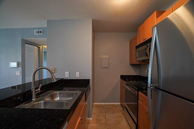 1745 Palm Cove Blvd, Unit 3-108 in Delray Beach, FL - Foto de edificio - Building Photo