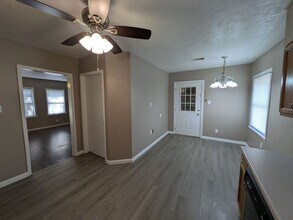 707 S 13th St in Nederland, TX - Building Photo - Building Photo