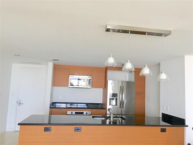 50 Biscayne Blvd, Unit 2511 in Miami, FL - Building Photo - Building Photo