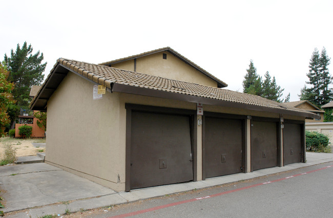 935 Civic Center Dr in Rohnert Park, CA - Building Photo - Building Photo