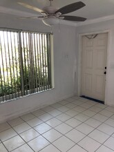 4884 Bonanza Ct, Unit M #1 in West Palm Beach, FL - Foto de edificio - Building Photo