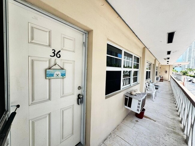 2001 S Ocean Dr, Unit 36 in Hallandale Beach, FL - Building Photo - Building Photo