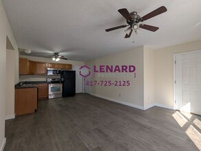 5750 N Tan Ln-Unit -5752 in Ozark, MO - Foto de edificio - Building Photo