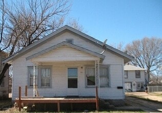 328 S Osage St in Ponca City, OK - Building Photo - Building Photo