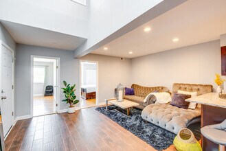 8136 S Kedzie Ave in Chicago, IL - Building Photo - Building Photo