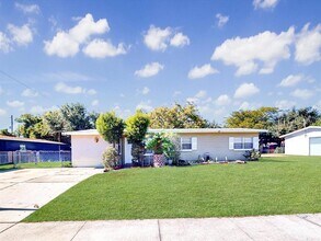 2502 N Beaumont Ave in Kissimmee, FL - Building Photo - Building Photo