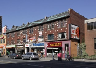 320-326 Bloor St W in Toronto, ON - Building Photo - Building Photo