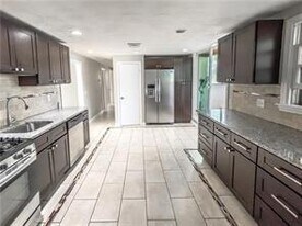 101 Woodland Ave in Cranston, RI - Building Photo