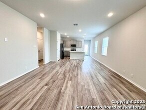 2557 Windle Ln in Seguin, TX - Building Photo - Building Photo