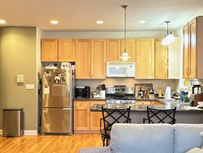3121 N Hoyne Ave, Unit J02P in Chicago, IL - Foto de edificio - Building Photo