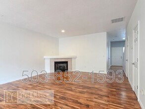 13180 SW BRIANNE Way in Tigard, OR - Building Photo - Building Photo
