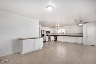 11836 W Rosewood Dr in El Mirage, AZ - Foto de edificio - Building Photo