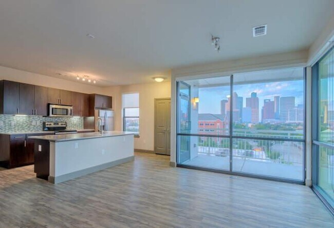 3101 Smith St in Houston, TX - Building Photo - Building Photo