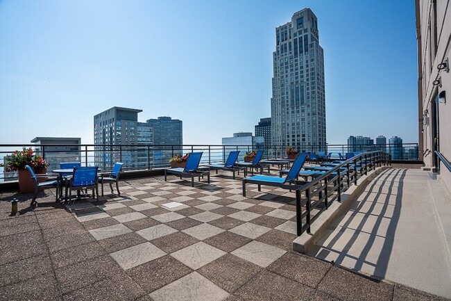401 E Ontario St, Unit 3507 in Chicago, IL - Building Photo - Building Photo
