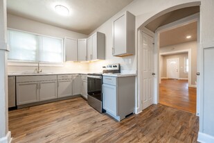 605 N Oxford St in Indianapolis, IN - Building Photo