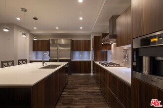460 N Palm Dr in Beverly Hills, CA - Building Photo - Building Photo