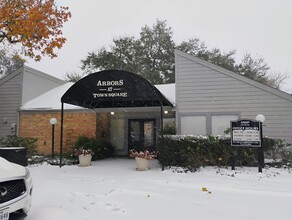 Arbors at Town Square in Pasadena, TX - Building Photo - Building Photo