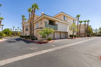 7151 S Durango Dr in Las Vegas, NV - Building Photo - Building Photo