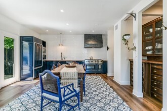1304 Navasota St in Austin, TX - Foto de edificio - Building Photo