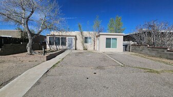 4641 Gibson Blvd SE in Albuquerque, NM - Building Photo