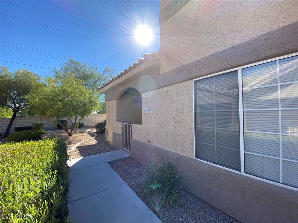 1401 Michael Way in Las Vegas, NV - Building Photo