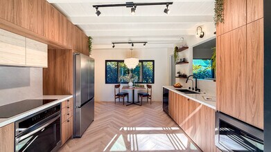 5323 Monterey Rd in Los Angeles, CA - Foto de edificio - Building Photo