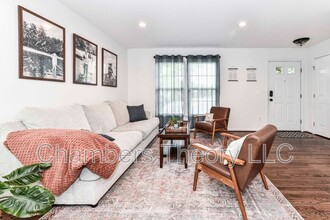 235 Shirley Square SE in Leesburg, VA - Building Photo - Building Photo