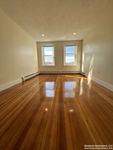 320 Tappan St, Unit 1 in Brookline, MA - Building Photo - Building Photo