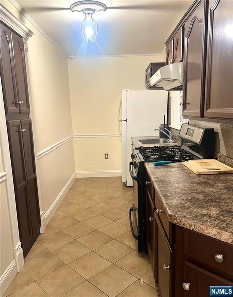 31 Hedden Terrace in North Arlington, NJ - Foto de edificio - Building Photo